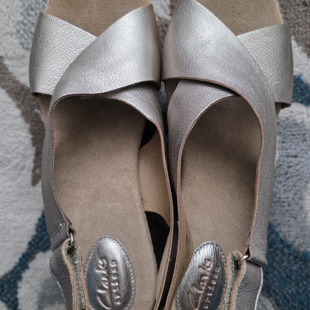 Clarks Women’s Pewter Metallic Crossover Wedge Sandals - Picture 5 of 6